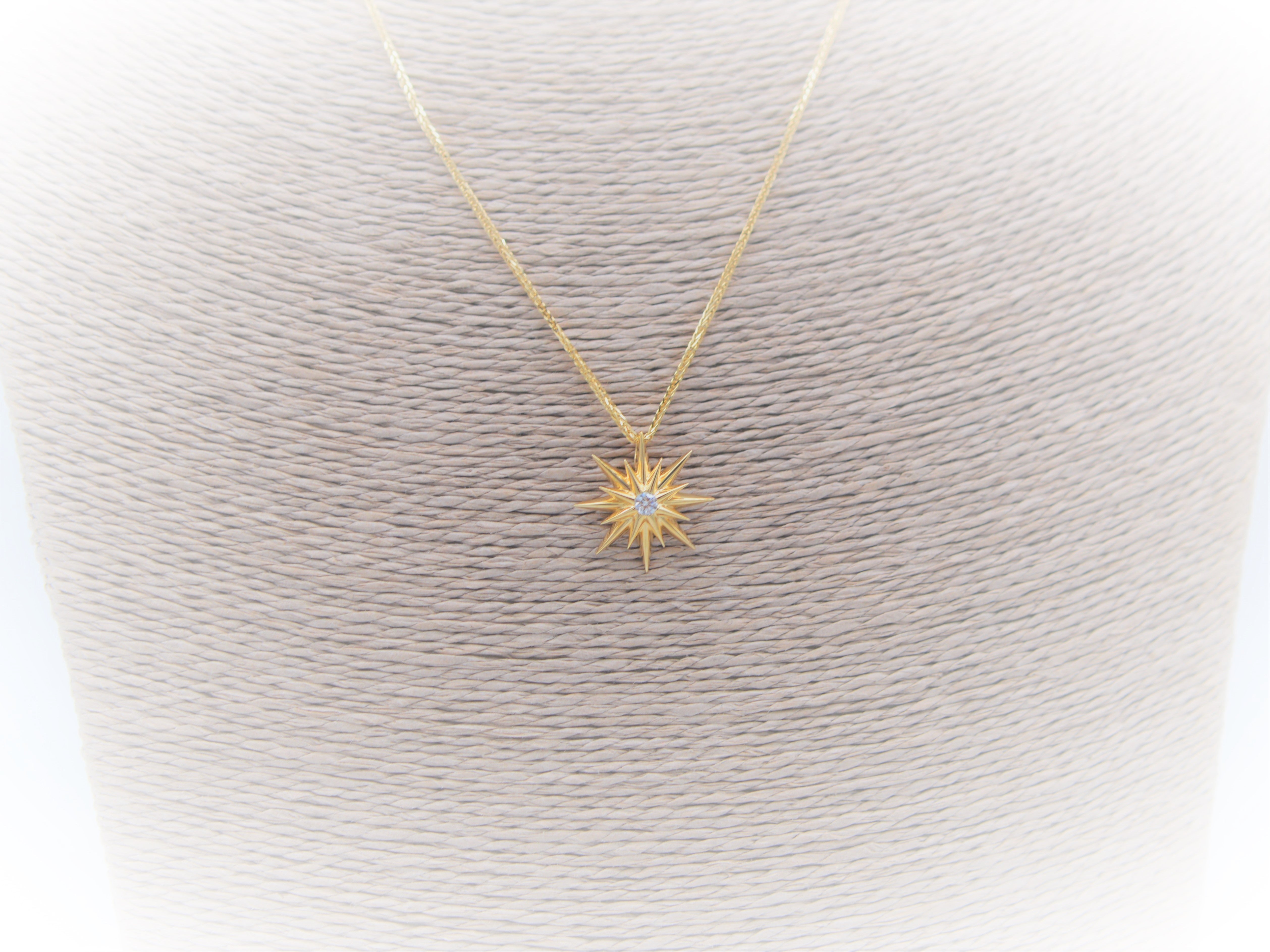 Celestial Brilliance – 16-Point Star Diamond Pendant in Solid 14K Gold